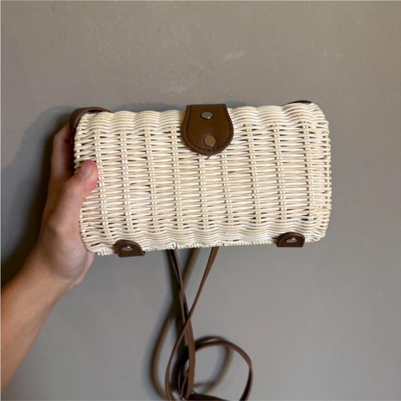 Straw Studios Crossbody Bag - Picture 5 of 5